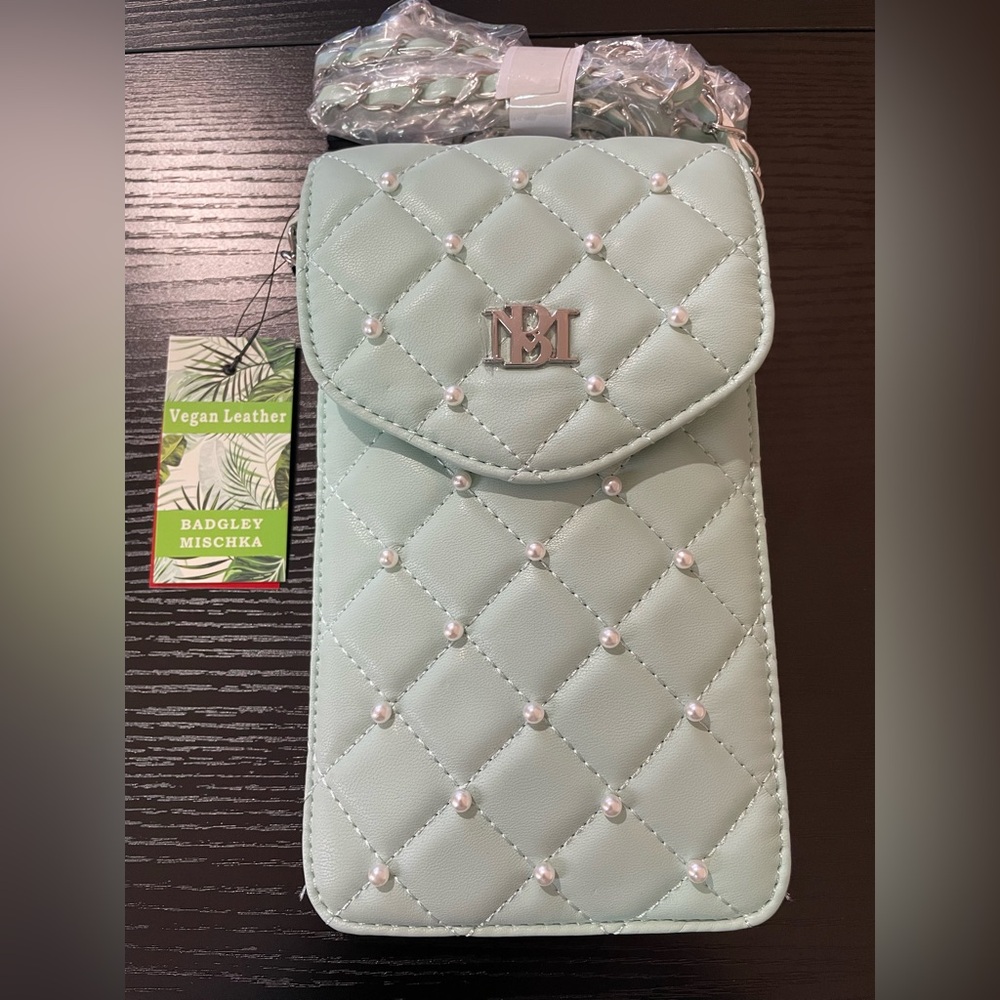Badgley Mischka Women’s Pearls Phone Case W / Insert Card Holder Crossbody Green